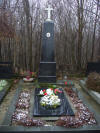 Hrob s kyticí - 172. výročí narození (březen 2009)